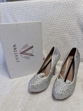 Valiant Bess White Clear Rhinestone Stiletto Heels Women's Size 8 Pageant Prom